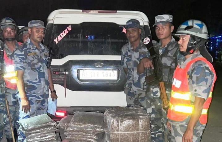 १२० किलो गाँजासहित भारतीय गाडी सशस्त्र प्रहरीको नियन्त्रणमा 
